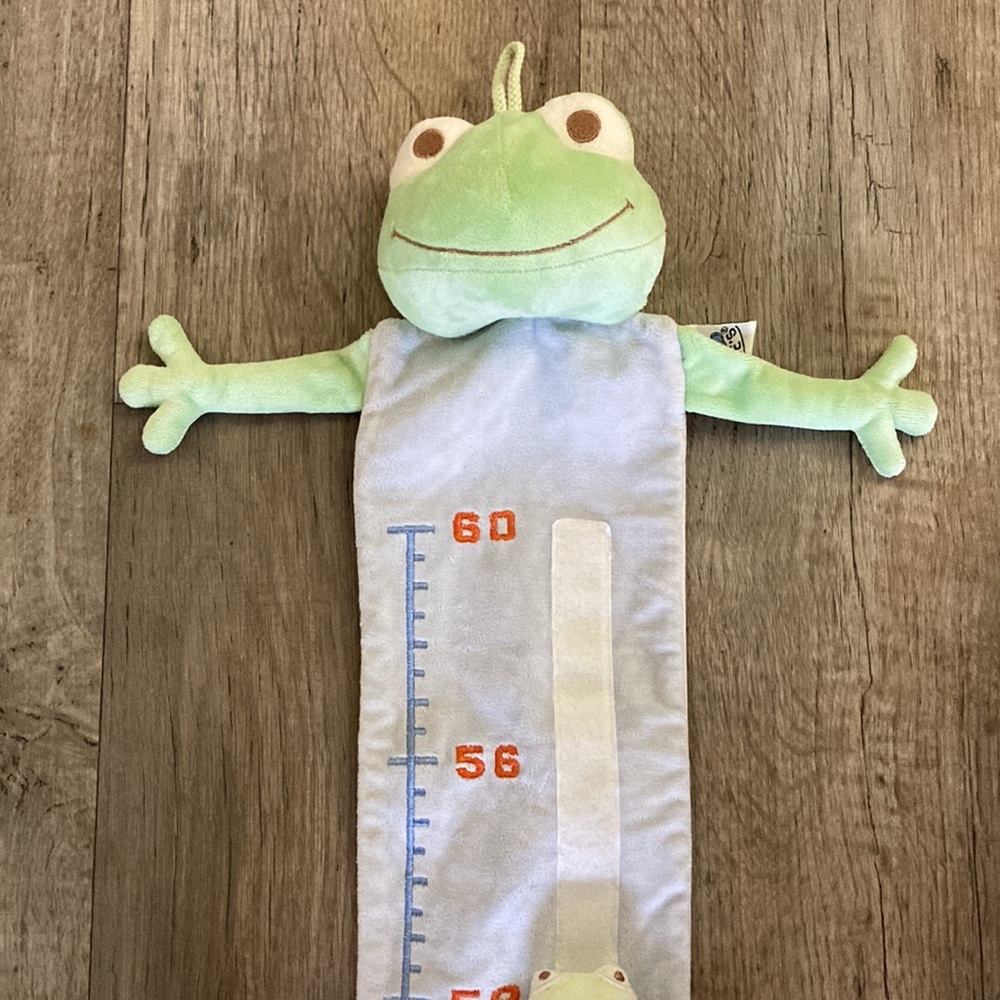 Noukie’s Growth Chart 2 Frogs - One trimmed blue & the other trimmed pink
